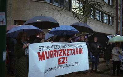 Laudioko larrialdietan berriro medikurik ez dagoela salatu dute