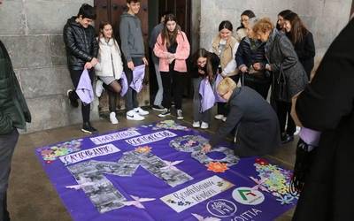 Ikasleen aldarrikapenekin hasi dituzte herrian Martxoaren 8ko ekintzak