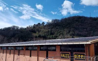 Kiroldegian energia aurrezteko eta ekoizteko hainbat lan ari da egiten udala