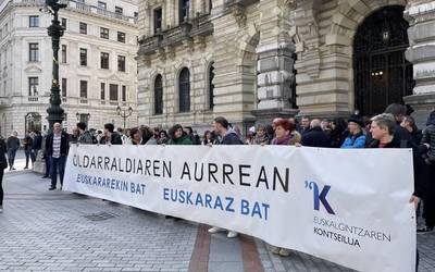 Bizkaiko Foru Aldundiko langileen ordezkariek euskararen aurkako oldarraldia salatu dute