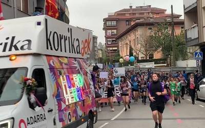 [BIDEOA] Jendetza batu da Zornotzan Korrikari ongietorria emateko