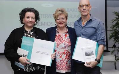 Champourcin poesia sariak banatu dituzte