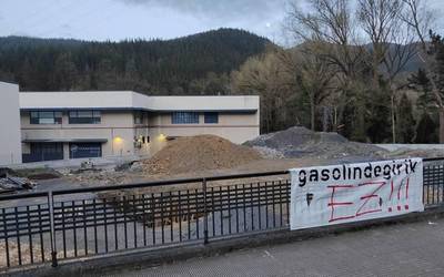 Aretan eraiki nahi duten 'low cost' gasolindegiaren kontra mobilizazioa egingo dute bihar
