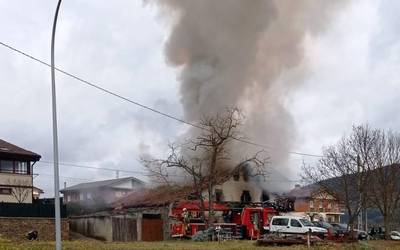 Sutea piztu da San Jose auzoko etxebizitza batean