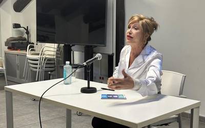 Mar Cambrollé: "Lehen, neska gazte transen patua kale-izkinak ziren; gaur egun, unibertsitateetan dago gehiengo zabala”