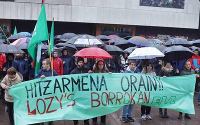 Lozy's lantegiko langileek manifestazioa eginen dute ortziralean Elizondon