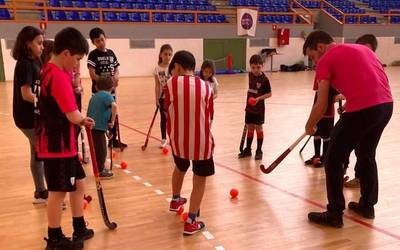 Lagunarteko 4x4 hockey txapelketa egingo dute bihar eta nahi duenak parte har dezake