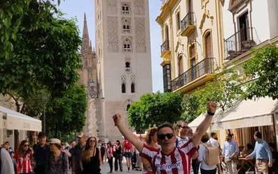 "Zoramena da Athleticeko zaleok Sevillan bizitzen diharduguna"