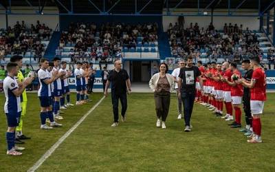 ISBri aitortza egin diote Lagun Onakek eta Anaitasunak, klubaren 50. urteurrenean