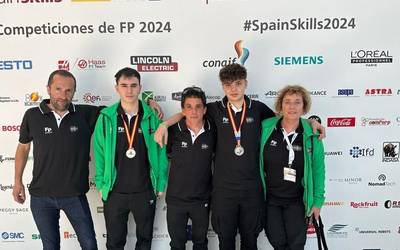 Oier Soto eta Mikel Sanchez, Miguel Altunako ikasleek, zilarrezko domina irabazi dute SPAINSKILLS 2024 lehiaketako Mekatronika modalitatean