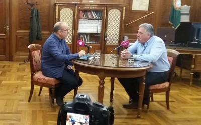 Asiron elkarrizketatuko du etzi Euskalerria Irratiak, lehen 100 aginte egunen balantzea egiteko