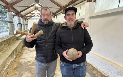 Hiru txirloko Arabako talde bakarra, Etxaguen auzoan
