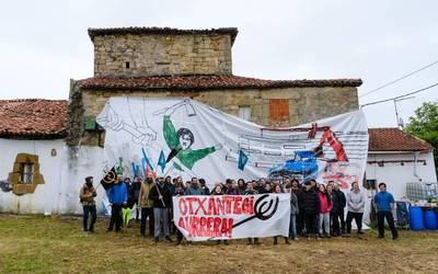 Berangoko Otxantegi Herri Lurreko desalojoa gelditu dute ekintzaileek, bigarrenez