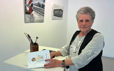 Hortensia Alcala: "Bildumako margolan guztiak dira poetikoak"