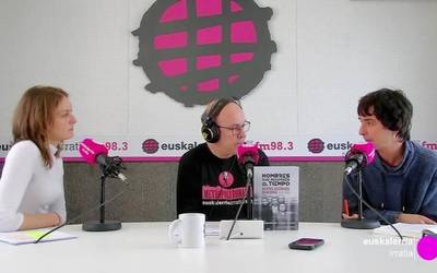 “Frankismoak erail zituen emakumezkoak ezagutzeko eta omentzeko liburua osatu dugu”