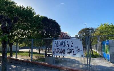 Manifestazioak egingo dituzte Sopelako familiek eskola duin baten alde, apiril eta maiatzeko bariku guztietan