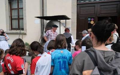 Herritar ugari bildu zituen Artziniega Museoan egindako herri-oratzeak