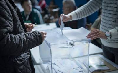 Zabaldu dituzte Eusko Legebiltzarrerako hauteskundeetako hautetsontziak