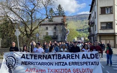 Unai Razkin (Irurtzungo alkatea): "Sakana tren sozialaren alde dago"