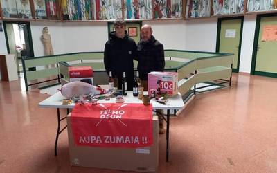 Santelmoetako zozketaren saria eman du Telmo Deunek