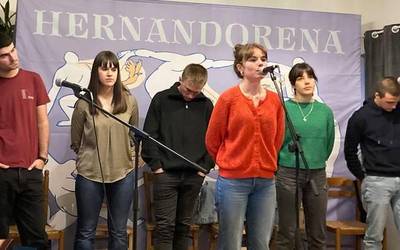 Hernandorena bertso sariketako finalera sailkatu da Haira Aizpurua bertsolari saratarra