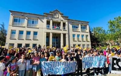 Hezkuntza Sailak konpromisoa hartu du Loroñon ikastetxe bat eraikitzeko eta Iberreko institutua handitzeko, Sopelan batxilergoa eskaintzeko