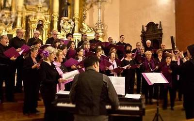 Elizondoko Abesbatza eta Oskarbi Gipuzkoar taldea elkarrekin Elizondoko kontzertuan