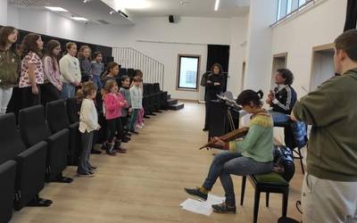 Zuzeneko musikarekin kontatutako ipuina