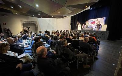 Gipuzkoako Bertsolari txapelketako lehen saioa argazkitan