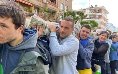 [ARGAZKI GALERIA]: Donien Atxa ipinita, jai giroak eztanda egin du Traña-Matienan