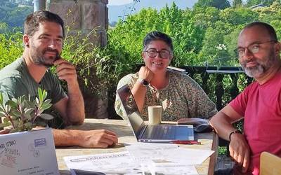 «Gure herriaren historia eta kultura ezagutzeko jokoa da Saran Astia»