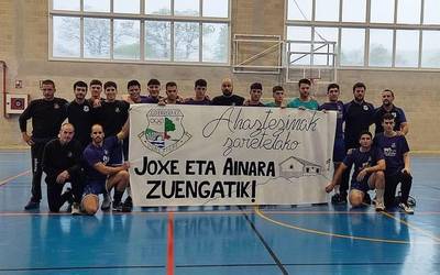 Erreka eskubaloi taldeak galdu egin du lauko finaleko finalerdia Lekunberrin, Malerrekatik hurbildutako marea urdinaren babesa izan arren