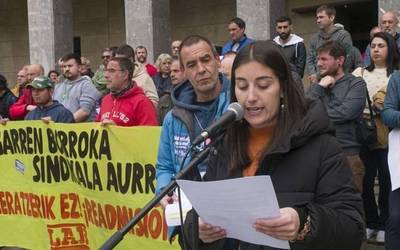 Langileak "mehatxatu eta iraintzea" eta herritar bat "akusazio faltsupean salatzea" leporatu diote Imegarreko zuzendaritzari