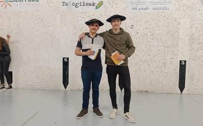 Alex Juaristi txapeldun, Mendialdeko V. Pilota Txapelketan