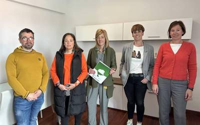 Mankomunitateak eta Durangoko Udalak Gizarte larrialdetarako etxebizitza baten lagapena adostu dute