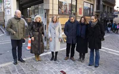 Udalak entzierroaren ibilbidean jarritako plakak kentzea baloratuko du