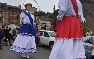 Erraldoien dantza San Migel Txiki jaietan