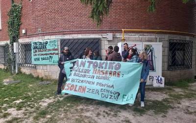 Hitzarmen propioa eta lan baldintza duinak eskatu dituzte Armentia Ikastolako jantokiko langileek