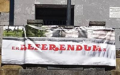 Bigarren pankarta: Erreferenduma!