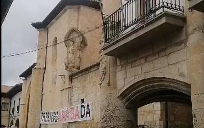 Espainiako, Europako eta Gaztela eta Leongo banderei su eman diete Trebiñun