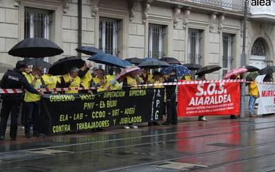 Legebiltzar kanpoaldera heldu dira protestak