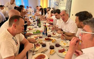 Pamplonesa banda, txupinazorako indarrak hartzen
