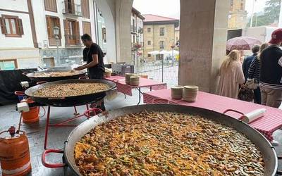 Aretxarte Jaia ondo joan da; Ixadebalde merkealdien azokara begira daude aretxabaletarrak