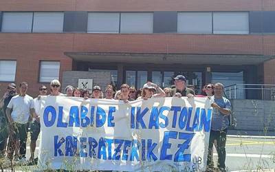 Bi langile kaleratu ditu Olabide ikastolak
