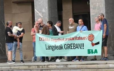 Laudioko kamioien aparkalekuko langileak kaleratzeko arriskuan daudela salatu du ELAk