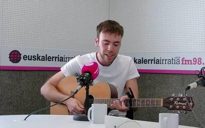 Ibai Aldaz (Rosa Palo): "Gure musikak popetik eta rocketik edaten du"