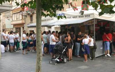 Oionek jaietako txosna jarriko du, Ticket Bai gorabehera