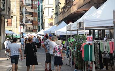 25 saltokik hartuko dute parte asteburuan egingo duten Braderie azokan