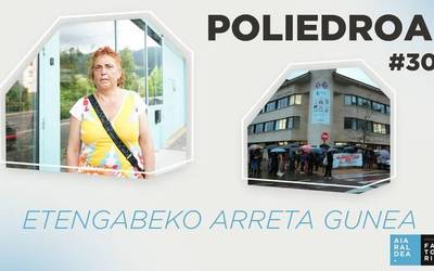 Amurrioko Etengabeko Arreta Guneko Bego Tabera langilearekin solasean, udako murrizketen inguruan