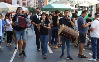 [EGITARAUA]: Kitturen erromeria, Uxarteko sagardoa hirugihar-jana Montorrako jaietan